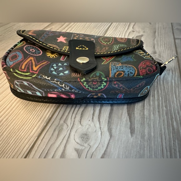 Vintage Dooney & Bourke wristlet - Picture 4 of 9